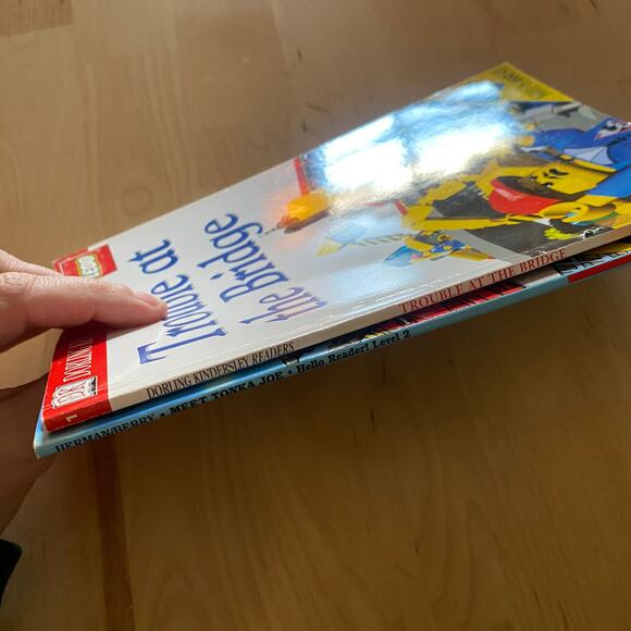 Vintage Tonka Joe & Lego 2 Early Reader Paperback Book Bundle - Picture 11 of 11